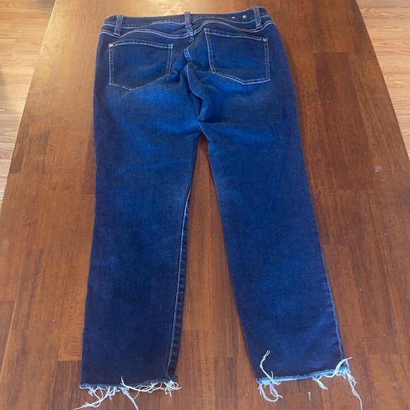 Cabi ladies Ruby skinny dark blue wash cropped raw hem jeans. Size 8. - Picture 4 of 9